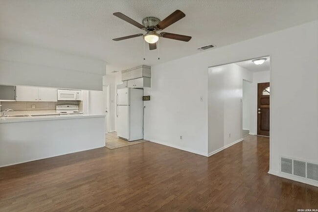 Building Photo - 207 Balboa Dr