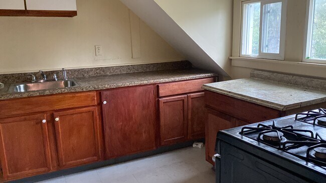 Foto del edificio - 2401 Midland Ave