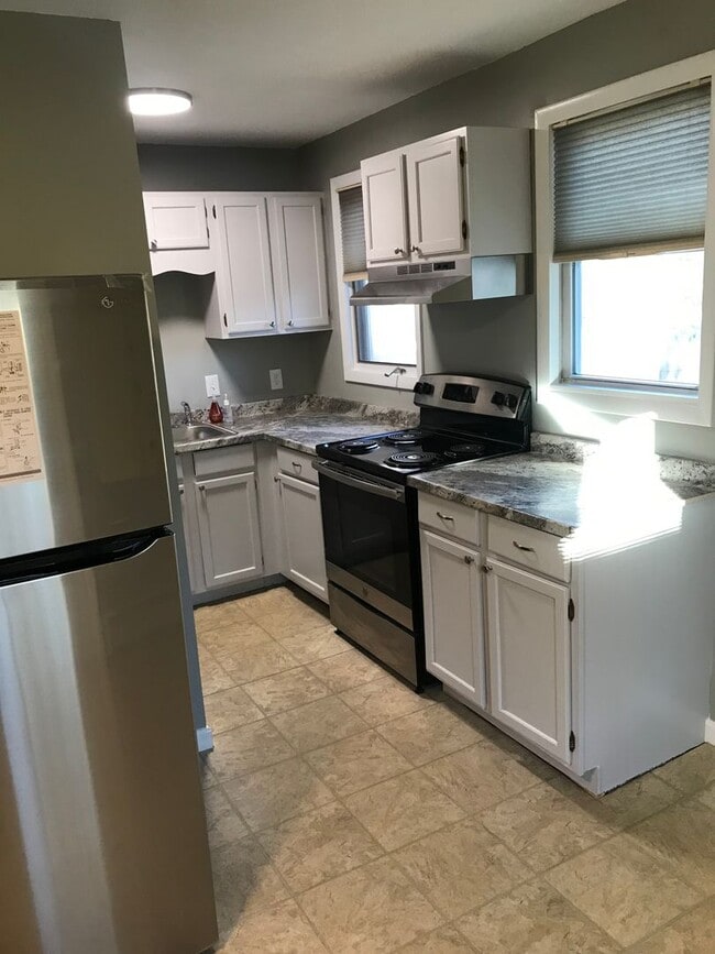 Building Photo - Nice Private Recently Updates One Bedroom ...