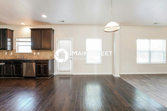 Foto del edificio - 4 Bedroom Pet-Friendly Home in Union City,...