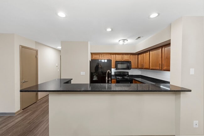 Building Photo - 1070 University Dr