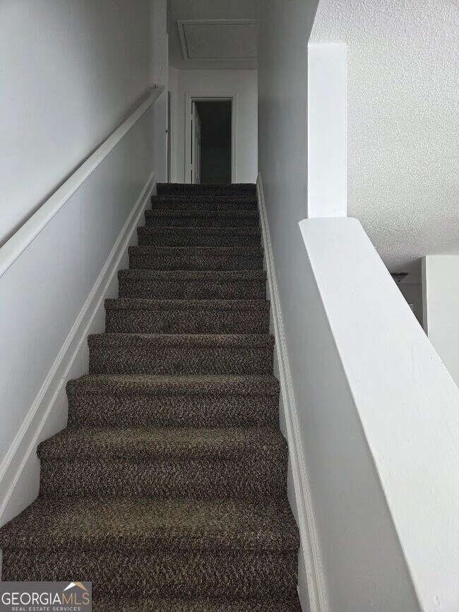 Building Photo - 7146 Ravenwood Ln