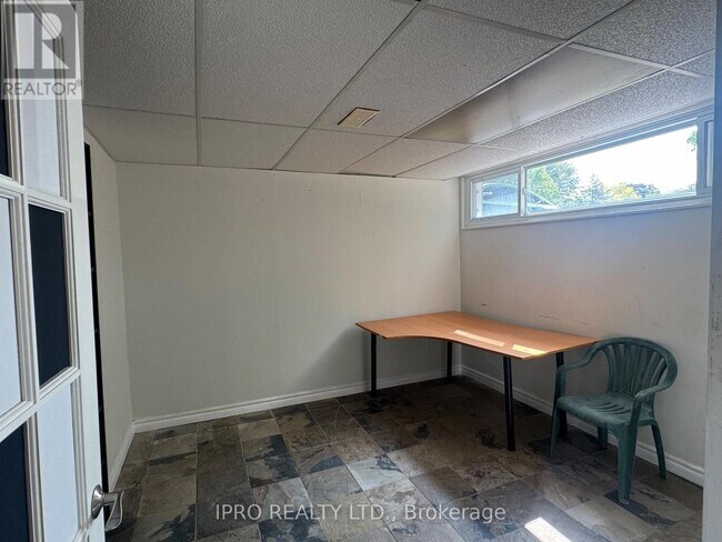 Photo du bâtiment - 1333 Sheldon Ave