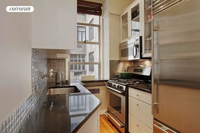 Building Photo - 11 W 81st St