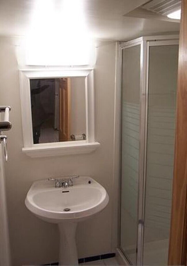 Building Photo - 1 bedroom in Chicago IL 60618