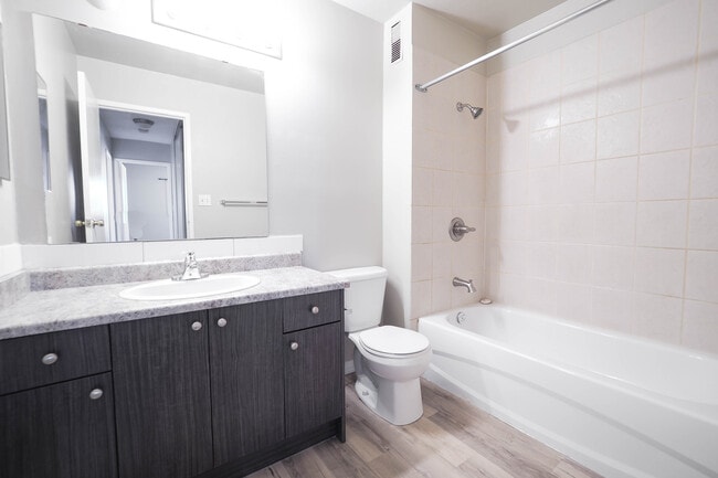 Building Photo - Knottwood Terrace