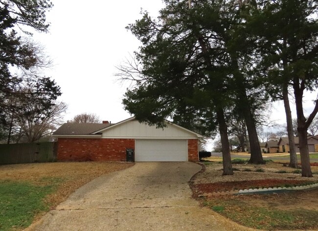 Building Photo - South Tyler! Beautiful 4 Bedroom, 3 Bath House