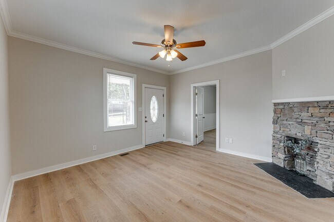 Building Photo - 2 BR 1 BA house for Rent