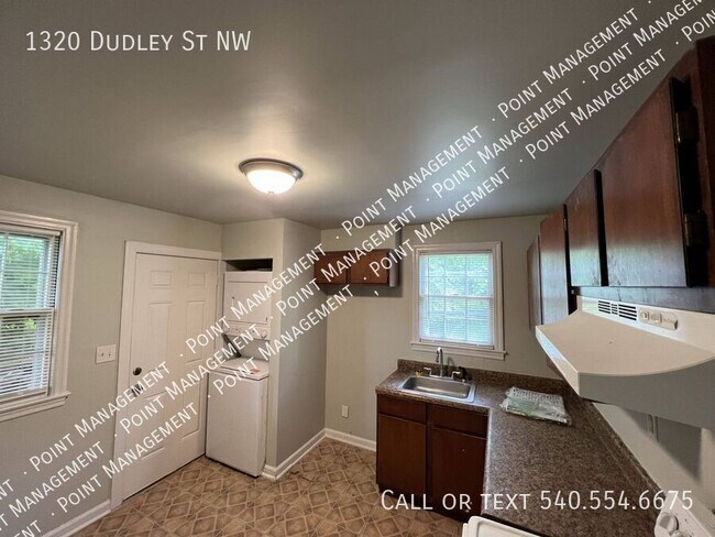 Foto del edificio - 1320 Dudley St NW