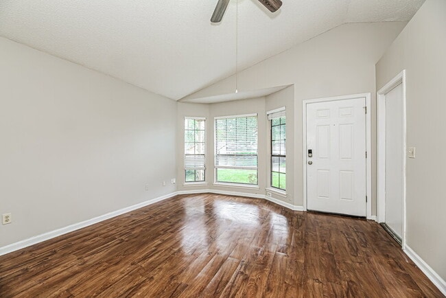 Building Photo - 2513 Townsquare Dr