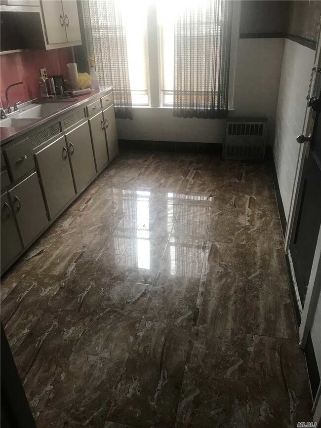 Foto del edificio - 90-27 170th St