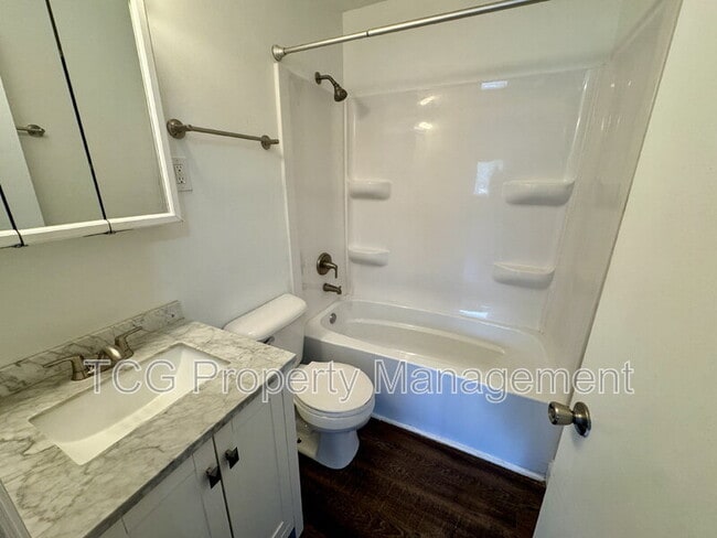 Building Photo - 1449 Catherine St