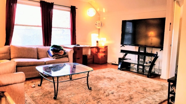 Building Photo - 1409 Catalpa Dr