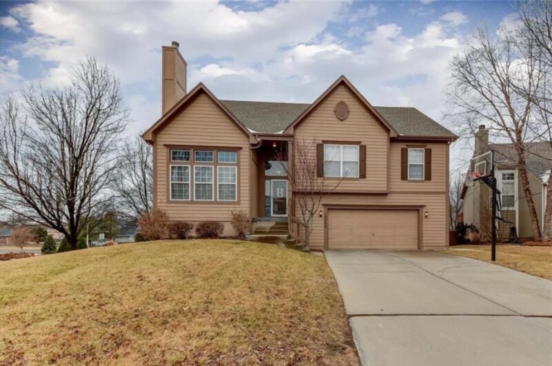 15590 S Bradley Dr, Olathe, KS 66062 House Rental in Olathe, KS