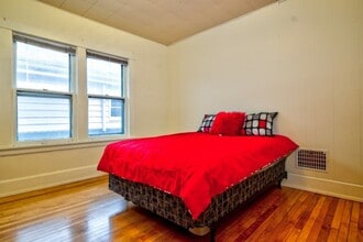 Building Photo - 645 E Johnson St