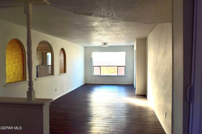 Foto del edificio - 4613 Sun Valley Dr