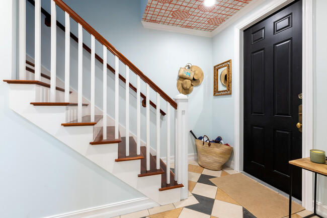 Foto del edificio - 330 Tuxedo Ln