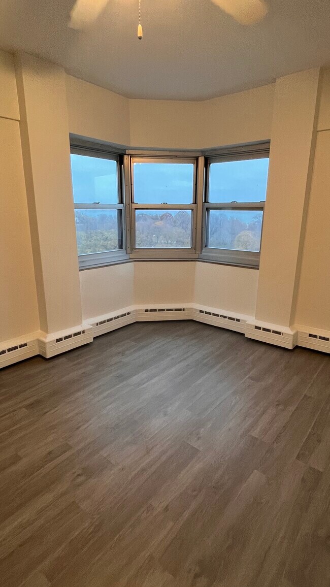 Building Photo - 4950 N Marine Dr