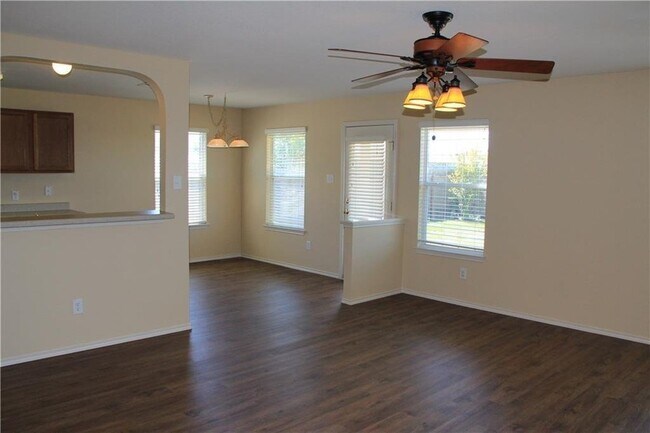 Foto del edificio - 905 Whitley Drive, Leander, TX 78641 - 4 B...