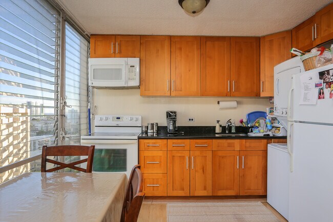 Kitchen - 1702 Kewalo St