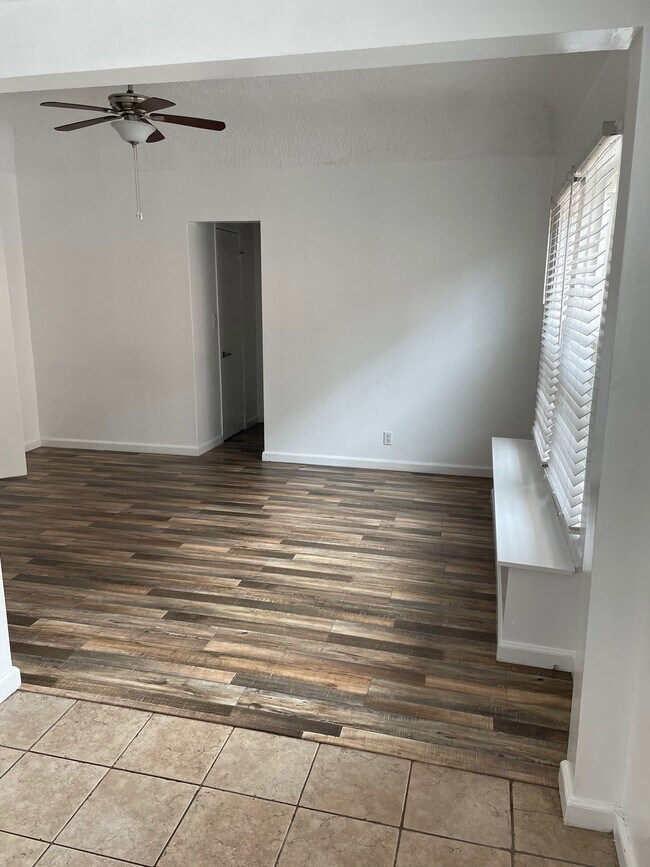 Foto del edificio - 4234 Mont Clair St