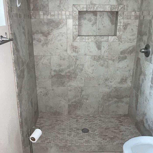 Building Photo - 7342 E Ed Rice Ave