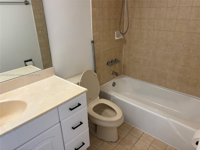 Building Photo - 10790 N Kendall Dr