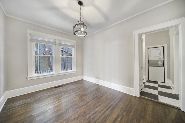 Building Photo - Newly Renovated 1 Bed 1 Bath Condo Near Up...