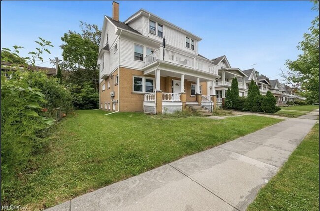 Foto del edificio - 2 br, 1 bath Triplex - 1235 Donald Avenue ...