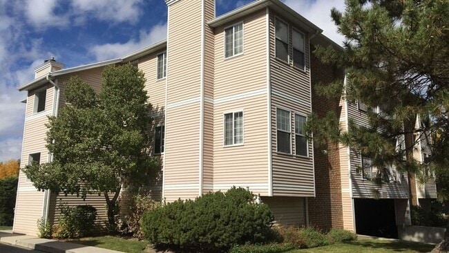 Photo - Great Location - Leafy Sandy Condo