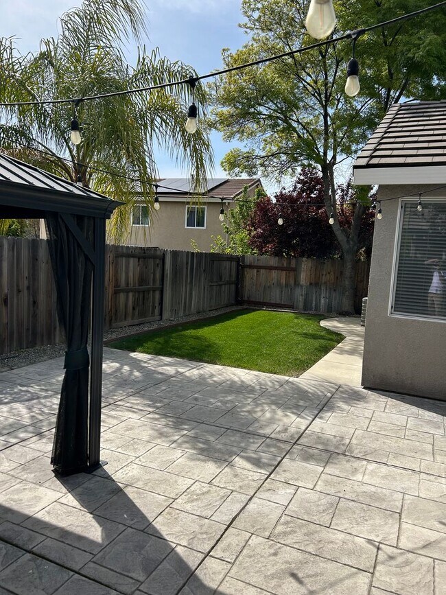 Building Photo - ***COMING SOON*** SINGLE STORY 3 BEDROOM I...