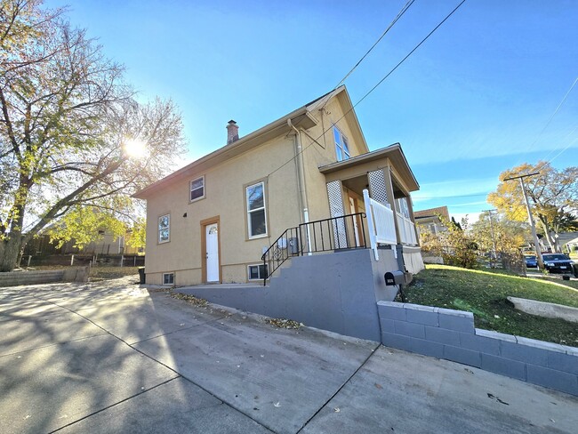 Foto del edificio - 328 Rosewood Ave