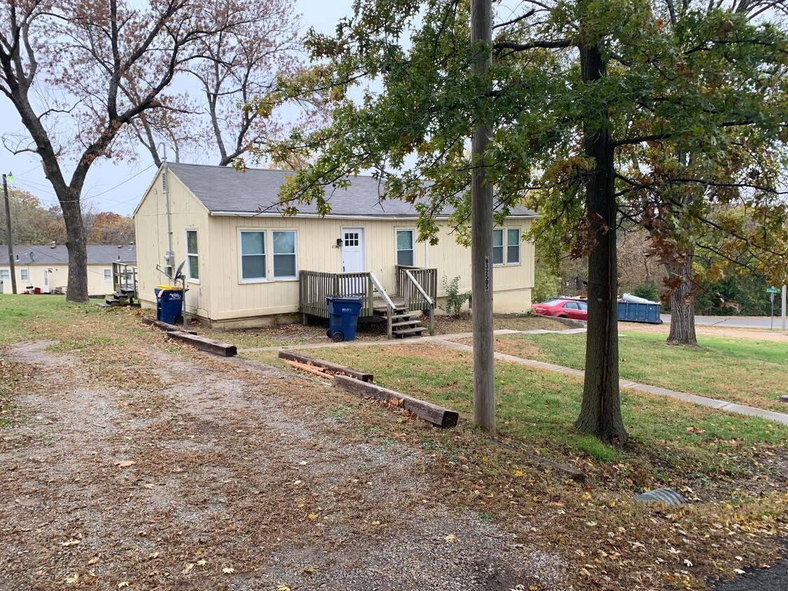 8240 Center Dr, De Soto, KS 66018 House Rental in De Soto, KS