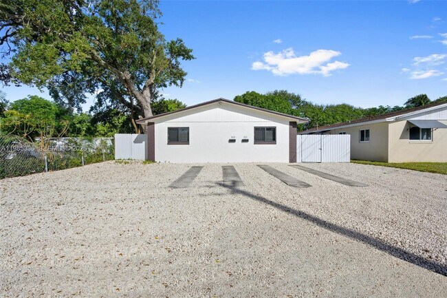 Foto del edificio - 511 NW 93rd St