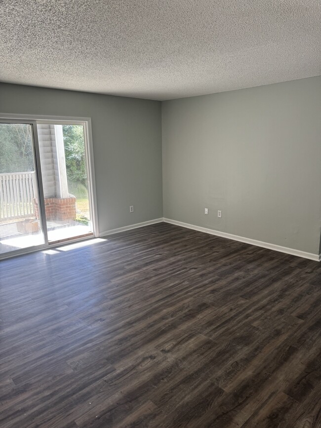 Building Photo - 1664 Lipscomb Rd E