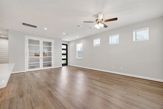 Foto del edificio - 3103 Little Gem Ln