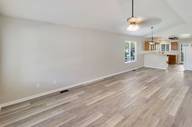 Building Photo - 2488 Sapphire St