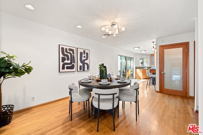 Foto del edificio - 8781 Lookout Mountain Ave