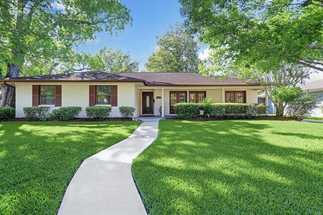Building Photo - 10118 Cliffwood Dr