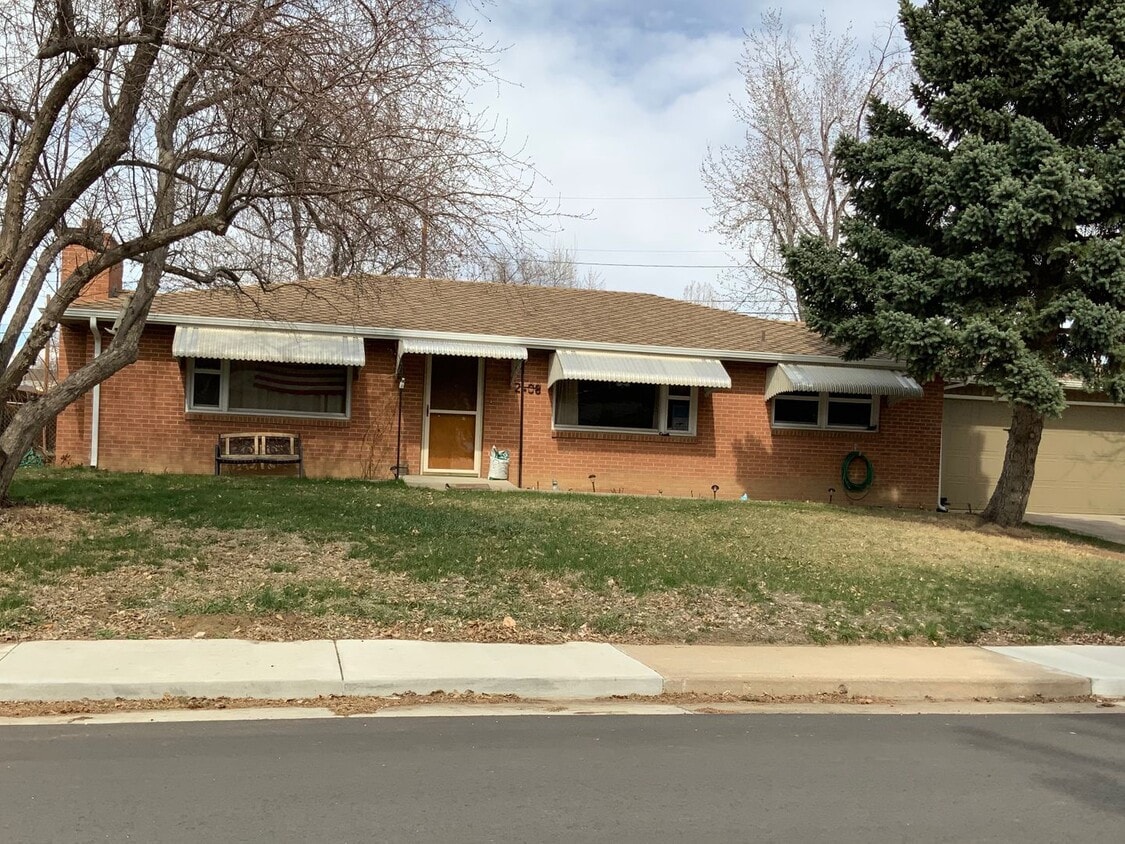 Photo - 2408 Lake Dr