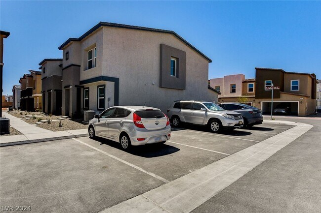Foto del edificio - 9914 Florence Hills St