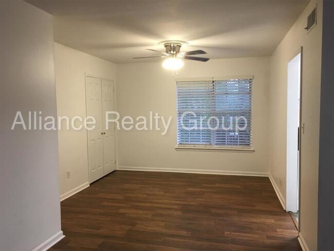 Building Photo - 2104 Montreat Dr