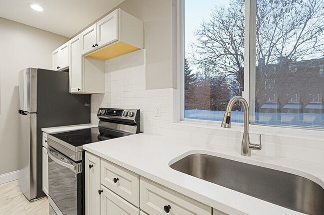 Foto del edificio - 381 Adams St