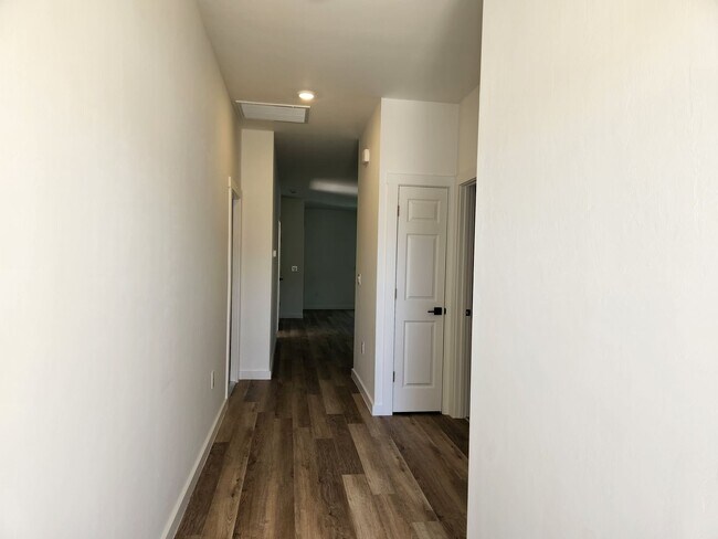 Foto del edificio - 716-718 Gilbert Ave S