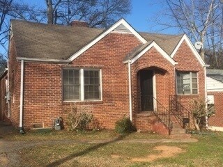 Building Photo - Enjoy our beautiful 3 bed 1 bath home in S...