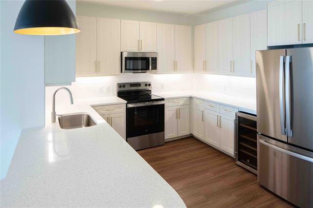 Building Photo - 108 N US Hwy 377