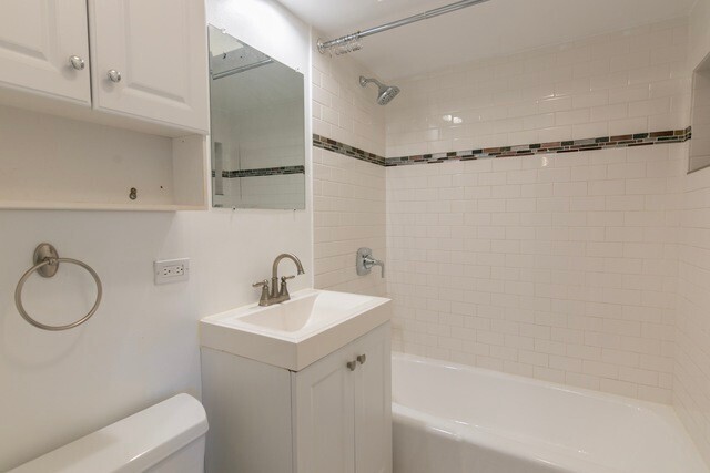 Building Photo - 4416 N Kostner Ave