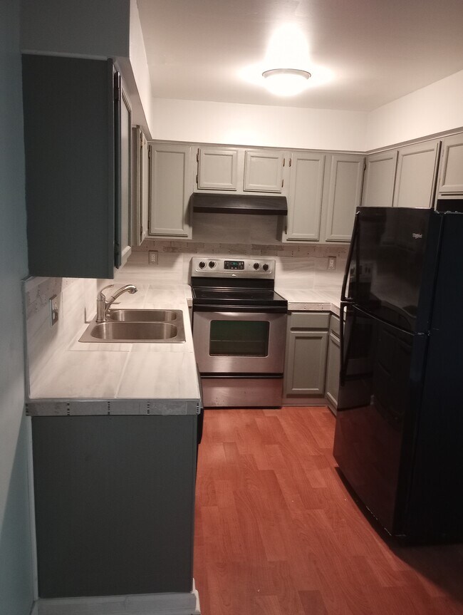 Foto del edificio - 3285 Delburn Ave