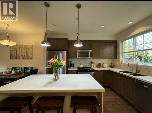 Photo du bâtiment - 2 12161 237TH STREET