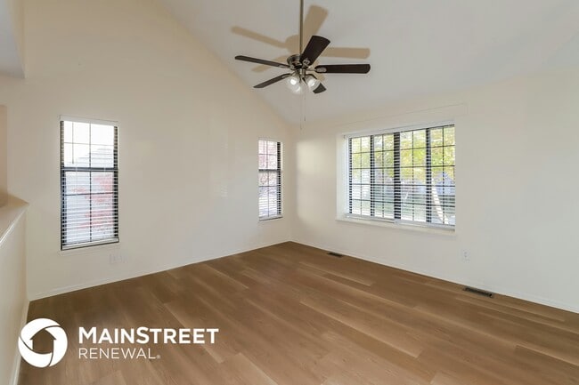 Building Photo - 404 SE Bristol Dr